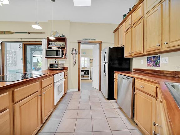 4th image of 2901 Palm Dr