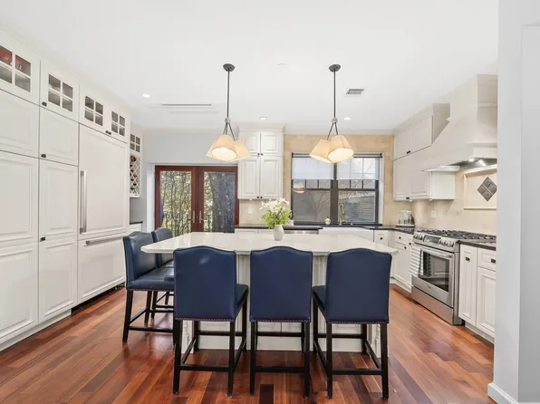 944 Bloomfield Street image 10 of 37