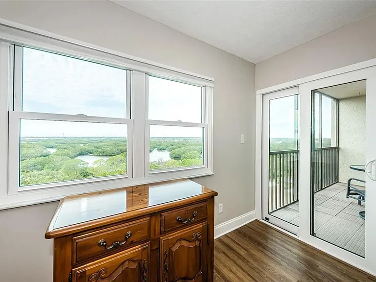 5400 Park St N #Penthouse 10 — Photo 13