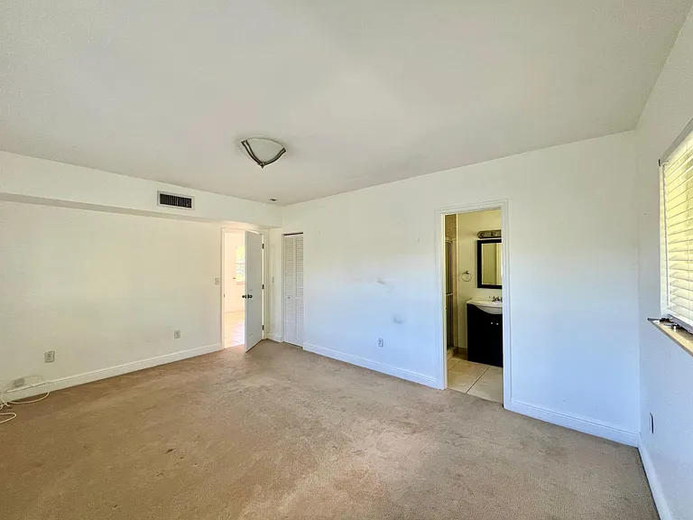 1345 NE 105th St #4 — Photo 8