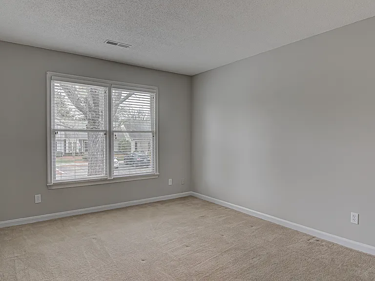 5022 Heathridge Ter — Photo 12