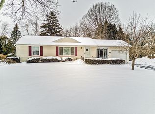 466 Sun Hill Ln, Webster, NY 14580