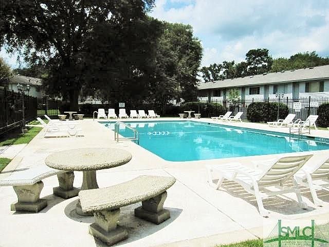 2nd image of 33 Knollwood Cir