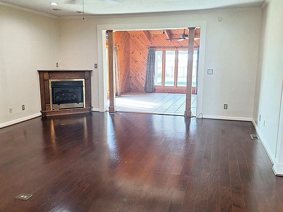4th image of 1605 Julie St