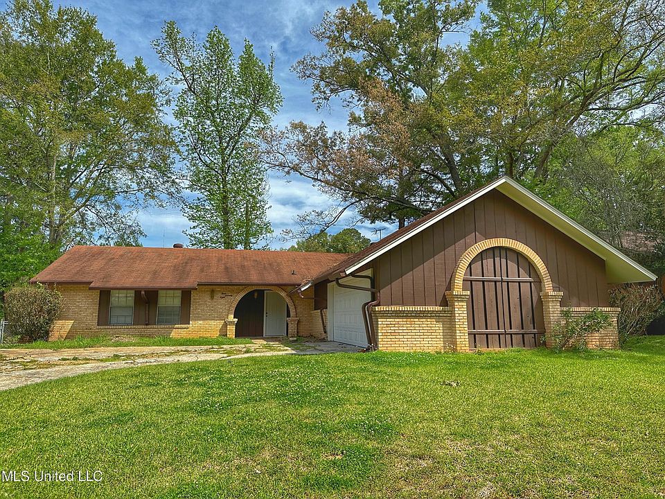 1st image of 378 Woodcliff Dr