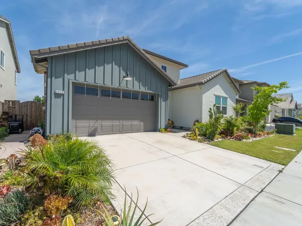 2273 Blue Heron Dr, Lathrop, CA 95330