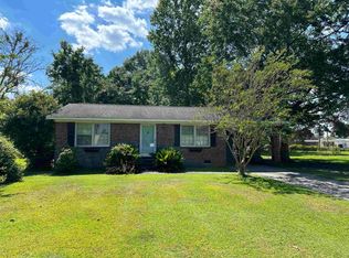 8 S Magnolia Ave, Andrews, SC 29510