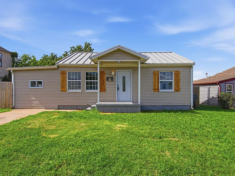549 E Ercoupe Dr — Photo 32