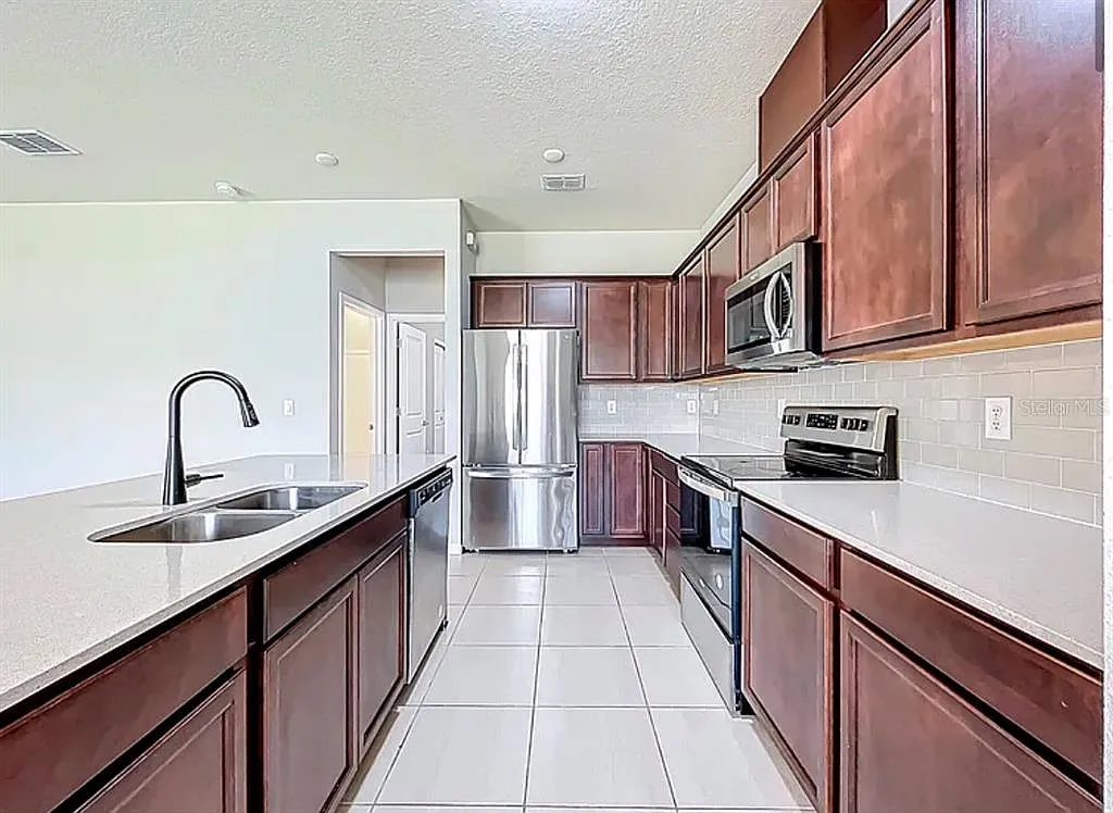 5 bed, 3.0 bath, 2622 sqft, $2,850 — Photo 3