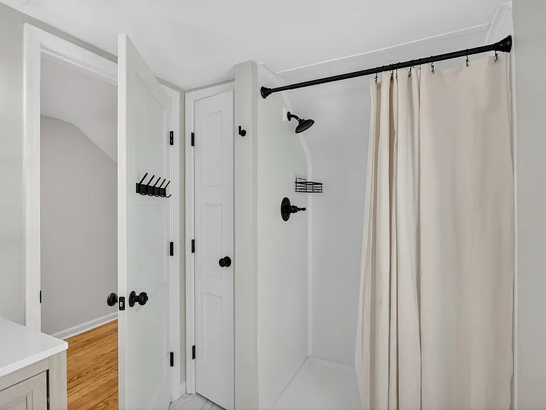 131 S Willow St — Photo 20
