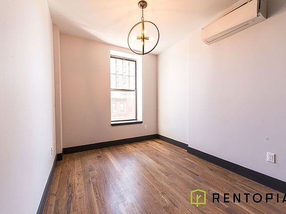 4th image of 370 Throop Ave #2E