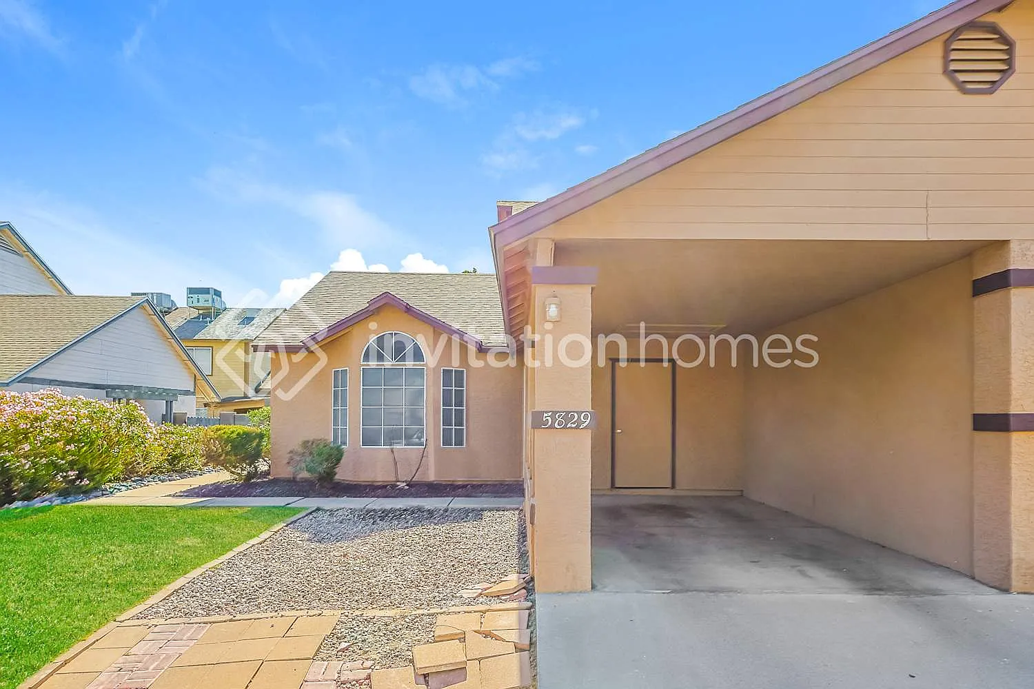 5829 S 42Nd St Phoenix, AZ 85040 — Photo 1