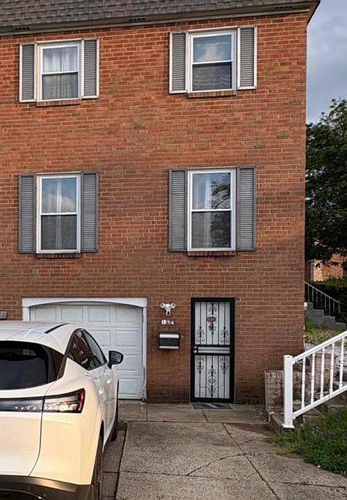 1st image of 152 Rennard St