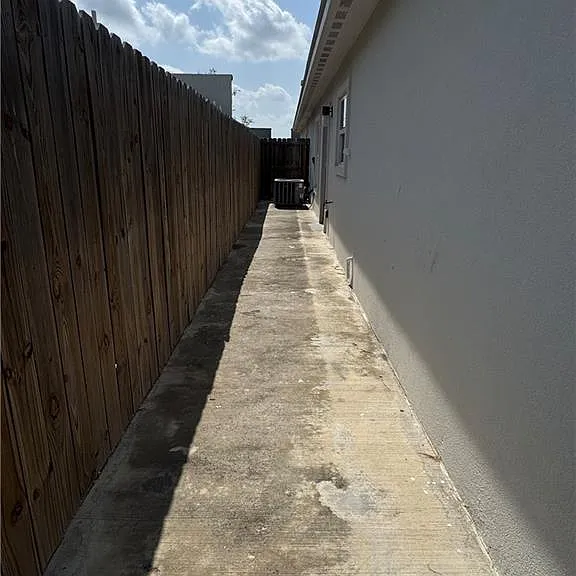 1603 Angelina Dr #4 — Photo 8