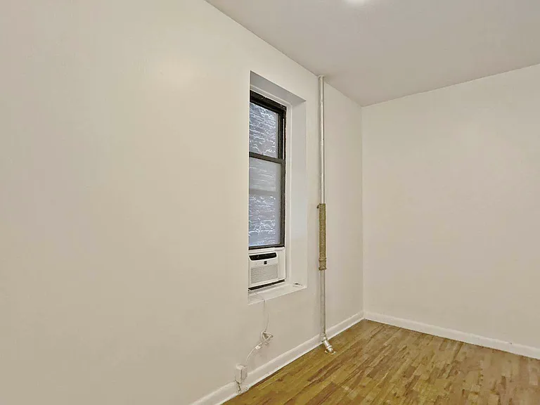 333 W 19th St #1W — Photo 12