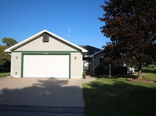 403 Rust St, Essexville, MI