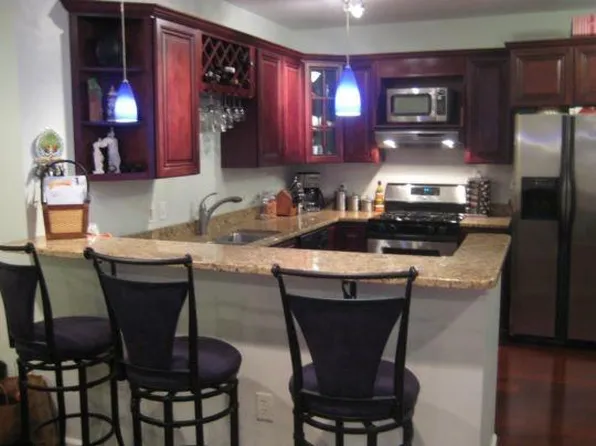 302 Saint Michaels Walk, Union City, NJ 07087
