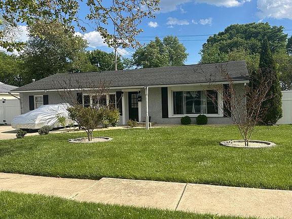 2nd image of 35 Chaucer Dr