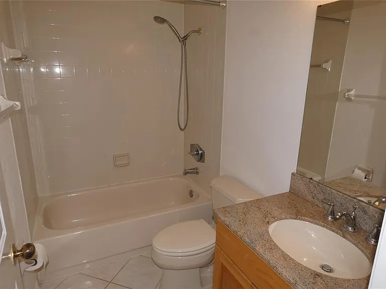 617 Segovia Ct NE — Photo 13
