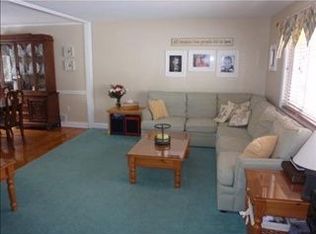 1401 Snee Dr, Pittsburgh, PA 15236