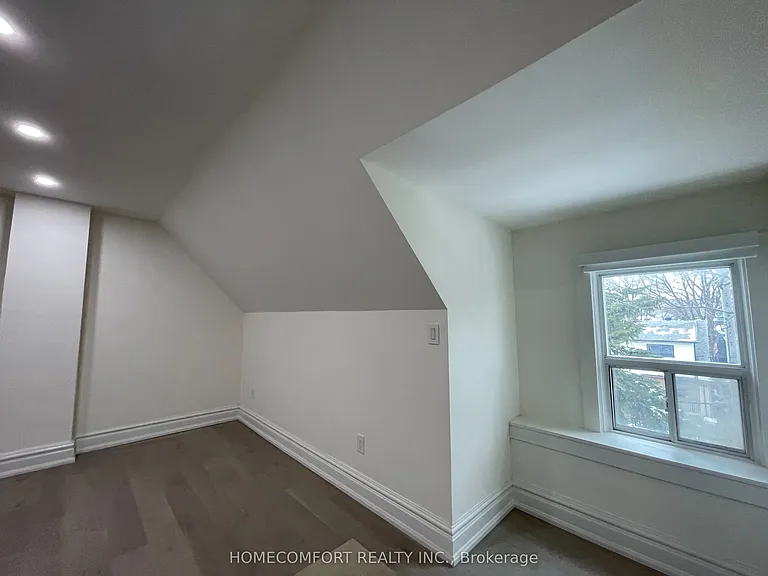 33 Strathmore Blvd #UPPER — Photo 31