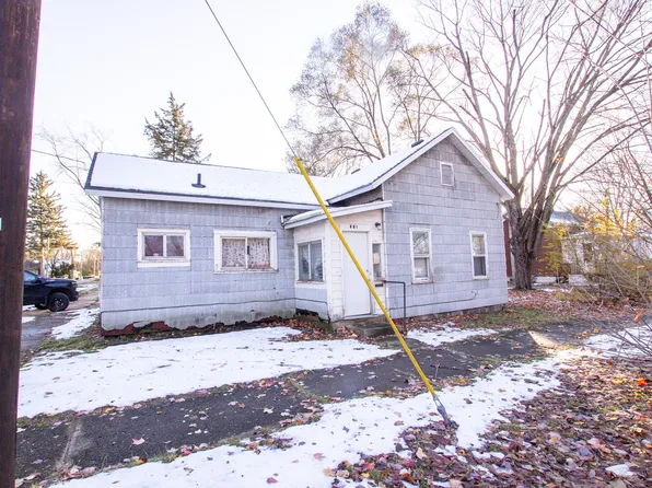 601 Chestnut St, Dowagiac, MI 49047