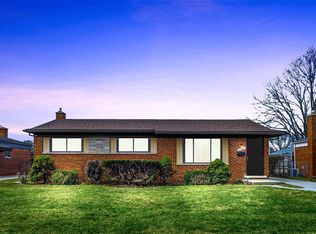 27323 Crestwood Dr, Warren, MI 48088