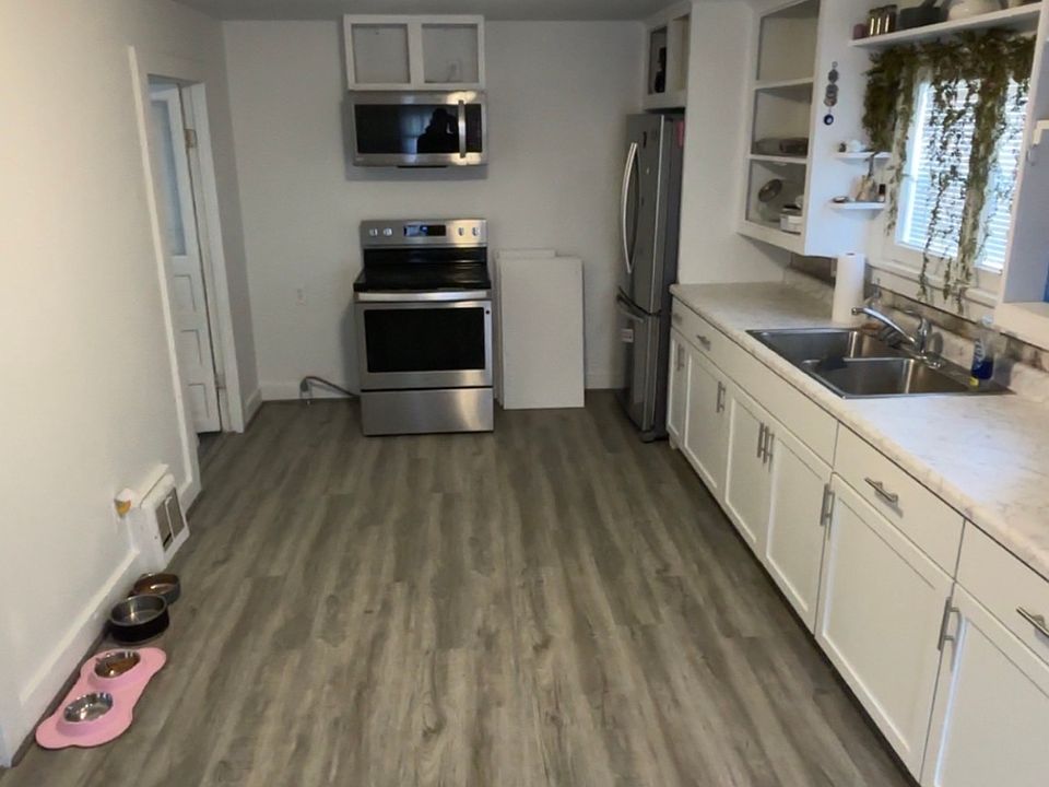1st image of 803 Moore St