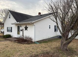 715 SW 1st St, Washington, IN 47501