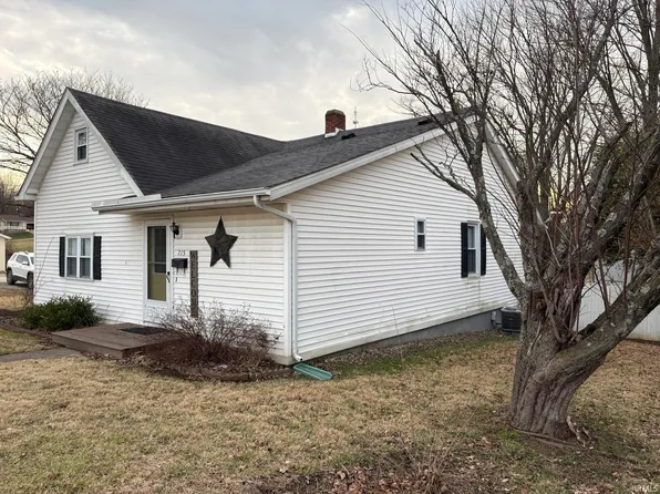 715 SW 1st St, Washington, IN 47501