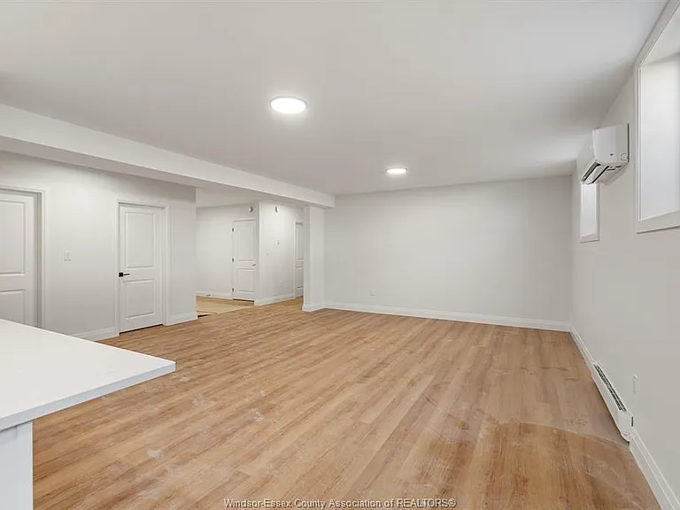 160 McLellan Ave #B — Photo 10