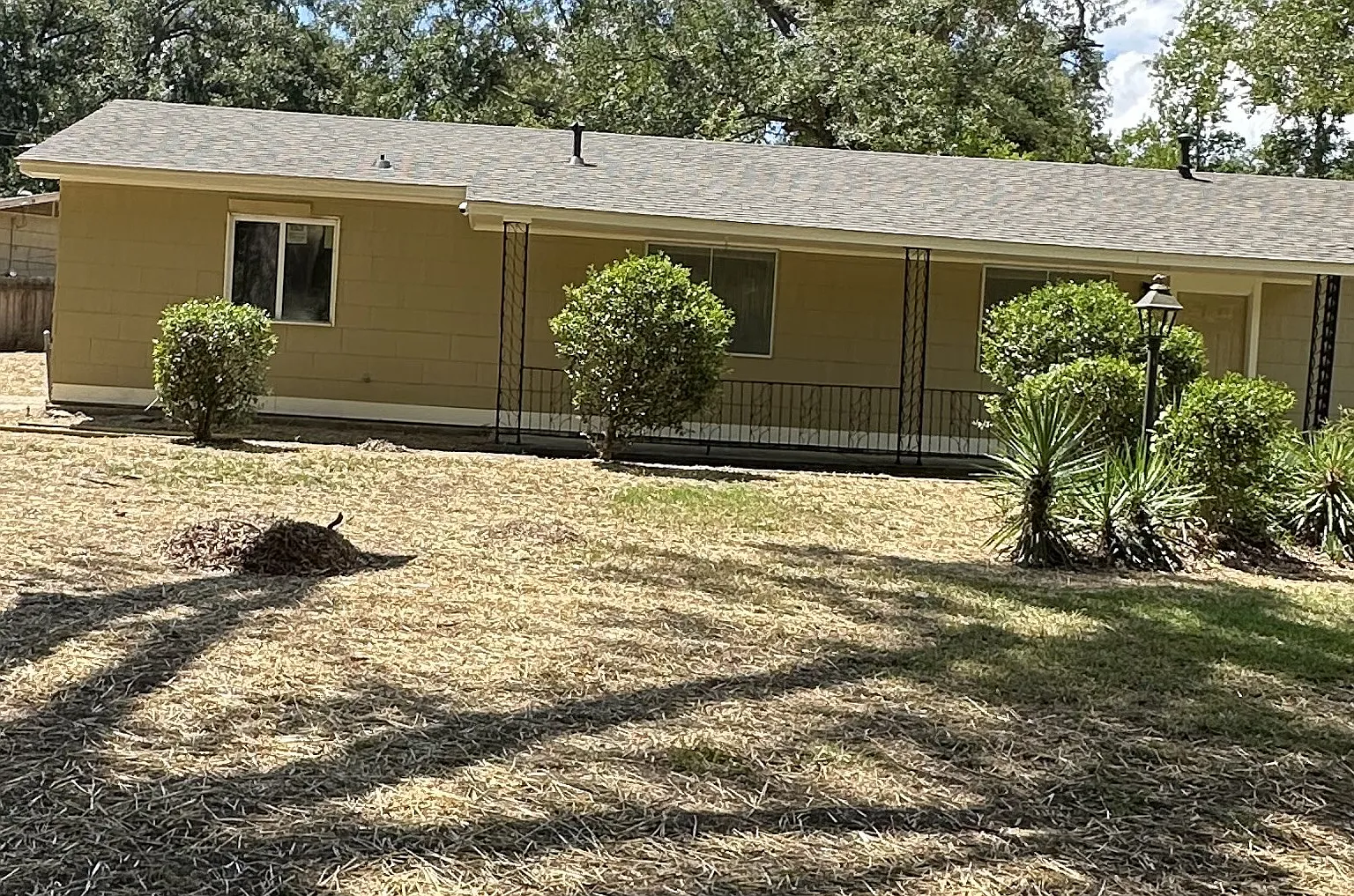 3 bed, 1.5 bath, 1330 sqft, $1,350 — Photo 1