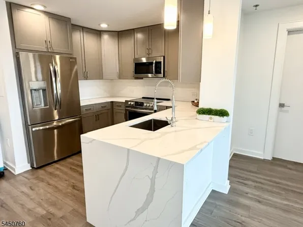 1 Carriage City Plz #1620, Rahway City, NJ 07065