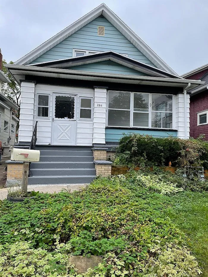 2 bed, 1000 sqft, $1,300 — Photo 2