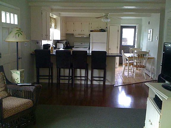 4th image of 51 Washington St