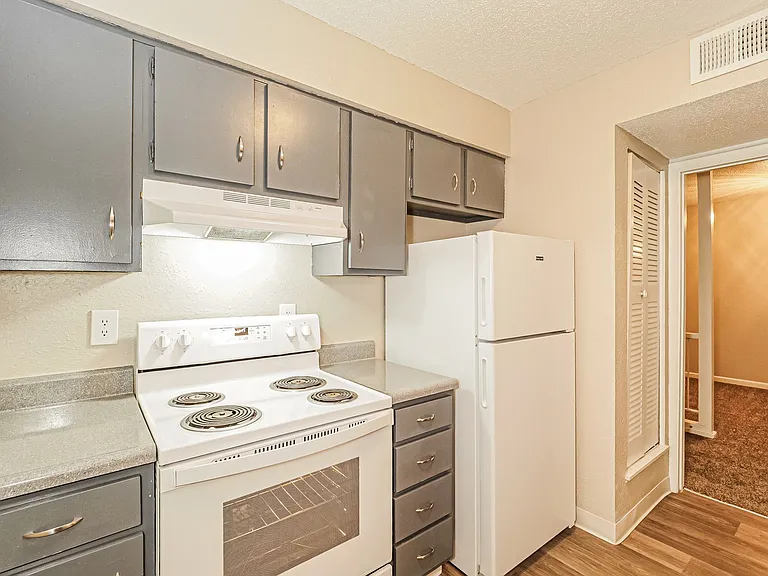 Hunters Glen Apartments — Photo 9