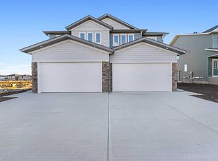 229 N Dawson Wharf Rd, Chestermere, AB T1X2X2