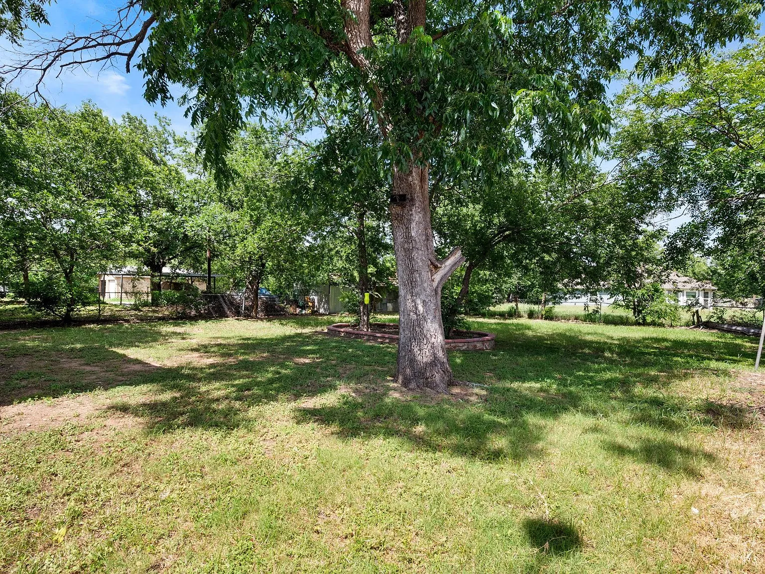 2 bed, 2.5 bath, 1400 sqft, $910 — Photo 3