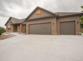 1200 Forest Lake Dr, Branson West, MO 65737