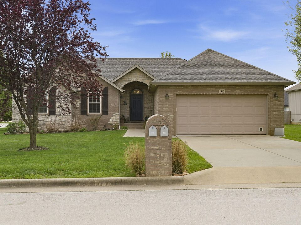 1st image of 1912 E Warwick Drive