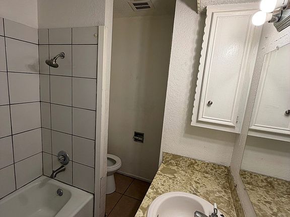 4th image of 1613 38th St Unit 1