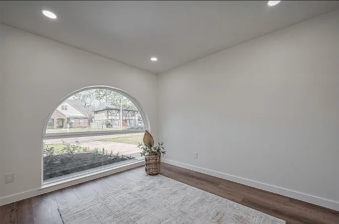 2306 Parana Dr — Photo 8