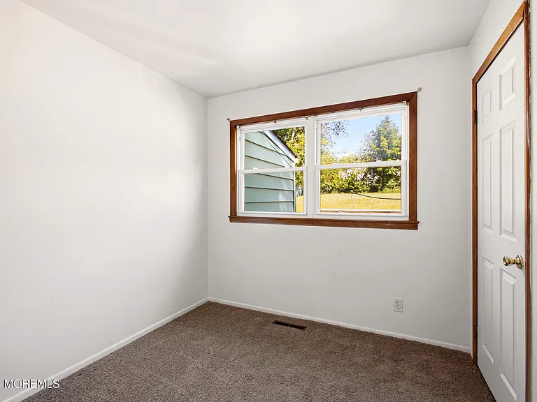 328 Aldrich Rd — Photo 8