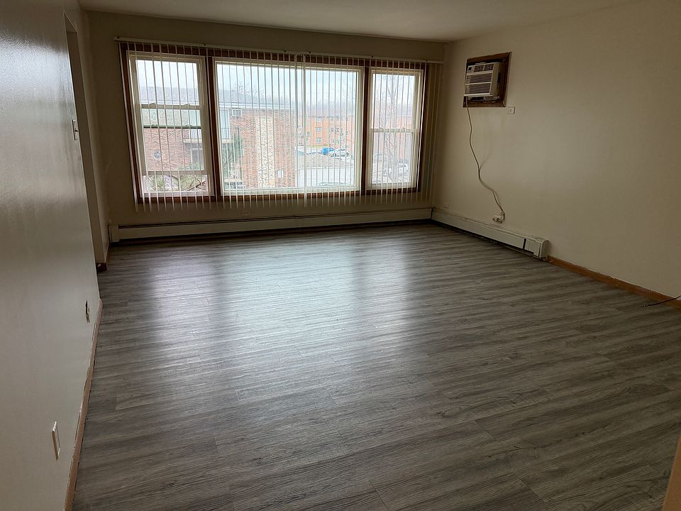 1st image of 1621 Downs Dr APT 3E