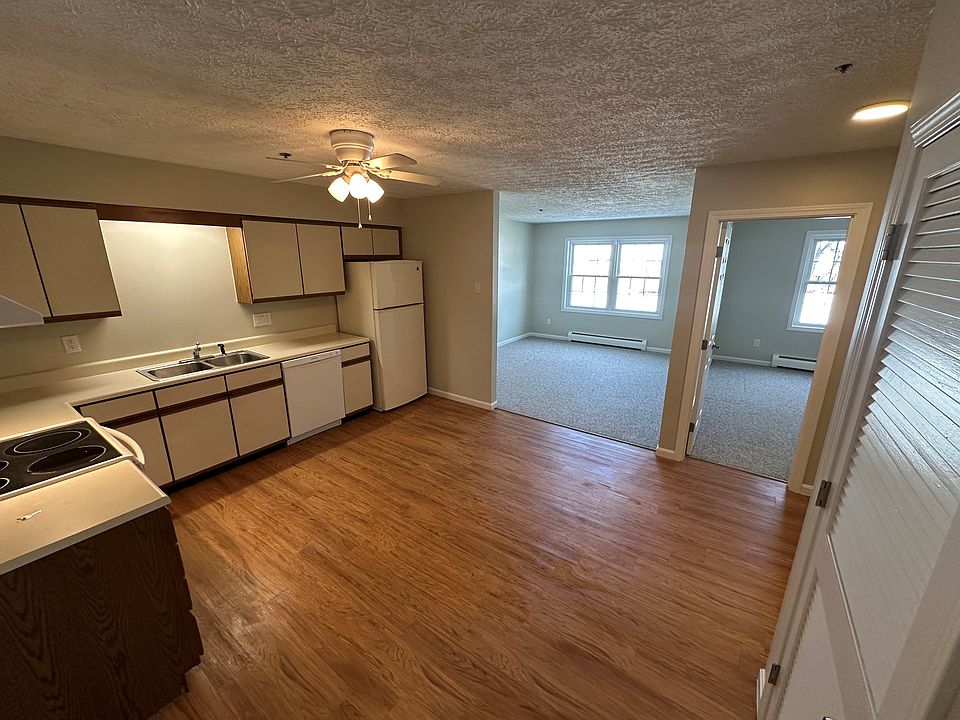 Full view kitchen/ living room/ bedroom