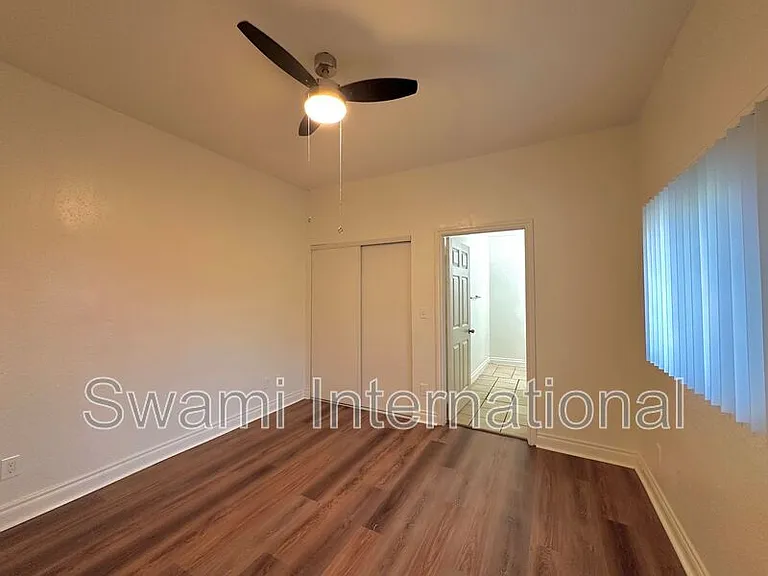 932 W 62nd St — Photo 9