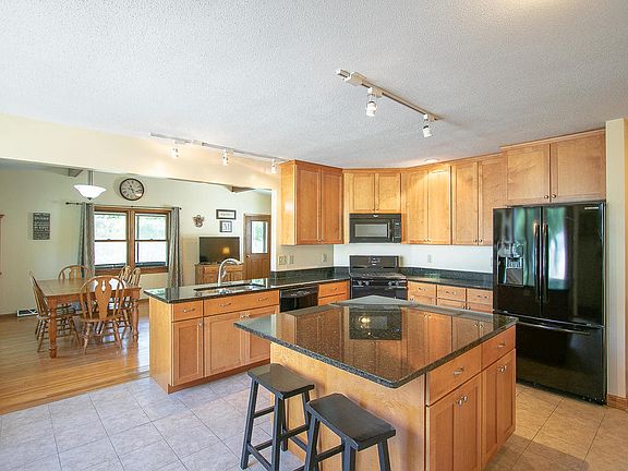 2nd image of 2786 Edgerton St