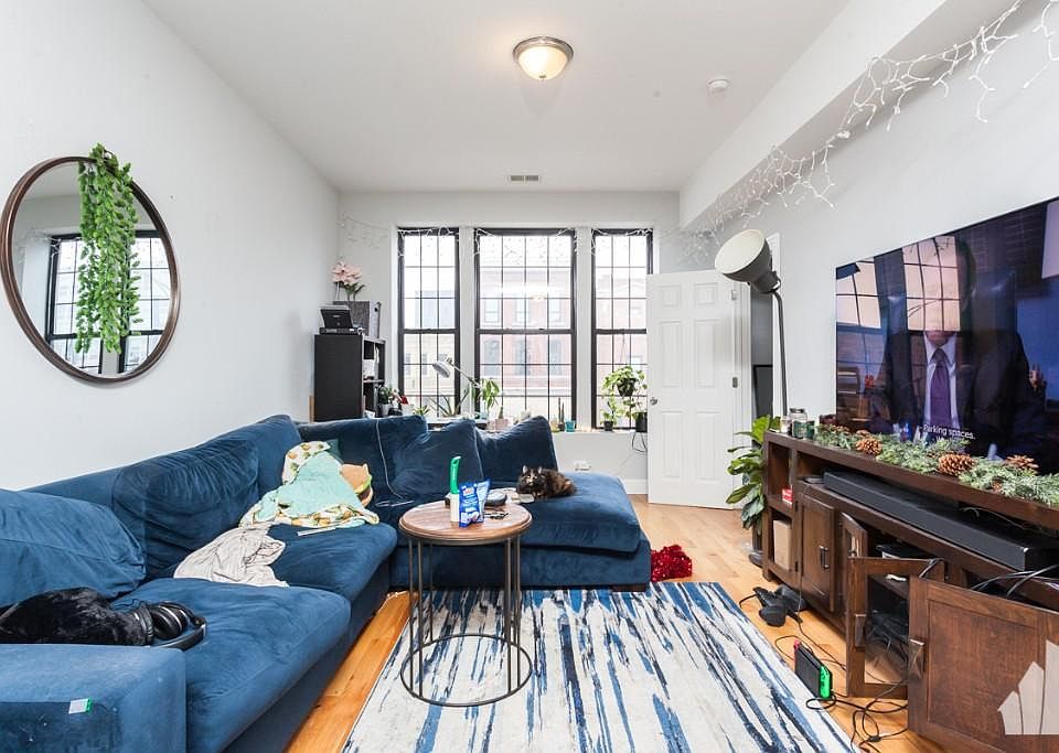 1st image of 2752 W Fullerton Ave #2W