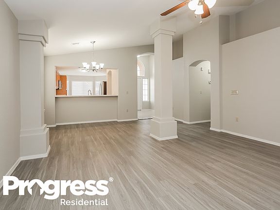 4th image of 1609 Blanco Dr