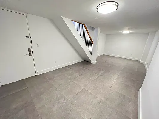 Rented by Tapiro Realty | media 11